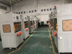 硅胶精密裁切机